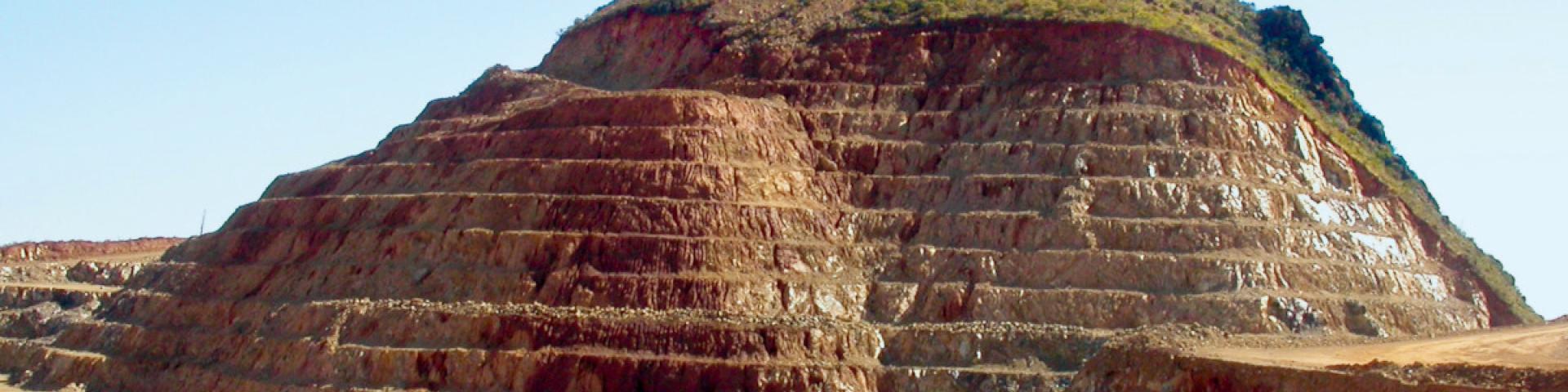 Une mine d’exploitation du nickel dans le massif de Kopeto (Nouvelle-Calédonie, 2000)
© BRGM - A. Guena
Une mine d’exploitation du nickel dans le massif de Kopeto (Nouvelle-Calédonie, 2000)