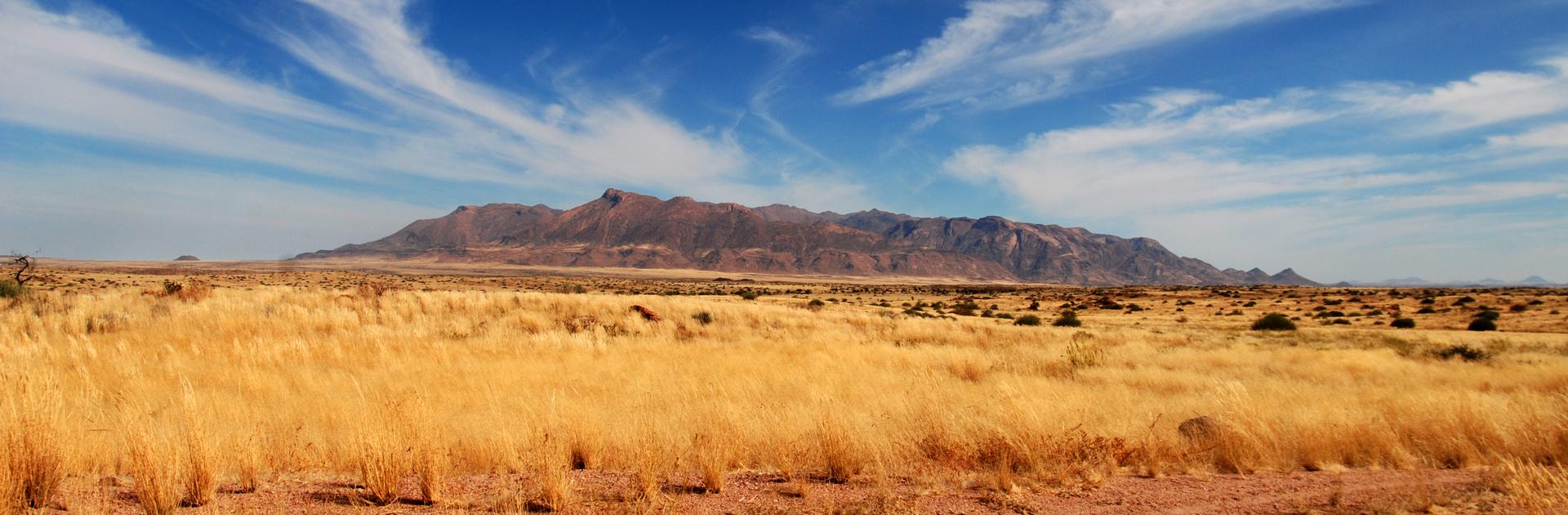 Lors des missions de cartographie dans le desert un objet comme le Massif du Brandberg constitue un mirage pour les geologues. Le Massif du Brandberg est une intrusion granitique en forme de dome au Nord du celebre desert du Namib. Cette intrusion granitique date de la fin du cretace (130 Ma) temoin d'une phase de rifting qui permet l'ouverture de l'Atlantique Sud  (Brandberg Namibie 2008).